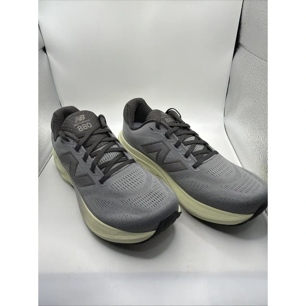 New Balance men's Fresh Foam Running Shoe. X880V15 Grey/Grey‎ Size 9 New